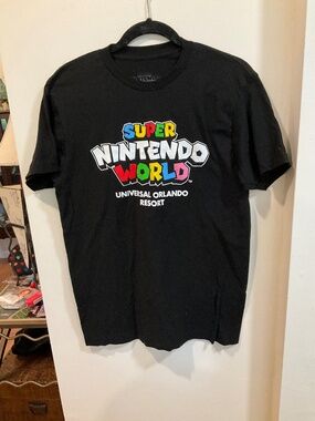 EUC Super Nintendo World Universal Orlando Resort T-Shirt Size Medium